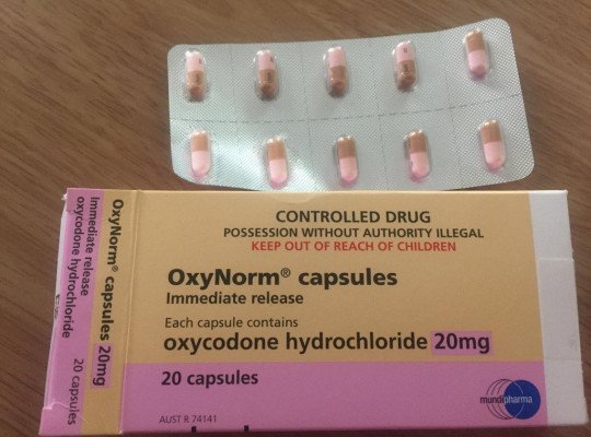 Acquista OxyNorm online Capsule di Oxynorm 20mg online,Oxynorm offre un rapido sollievo dal dolore acuto grazie all'ossicodone, se prescritto da un medico.